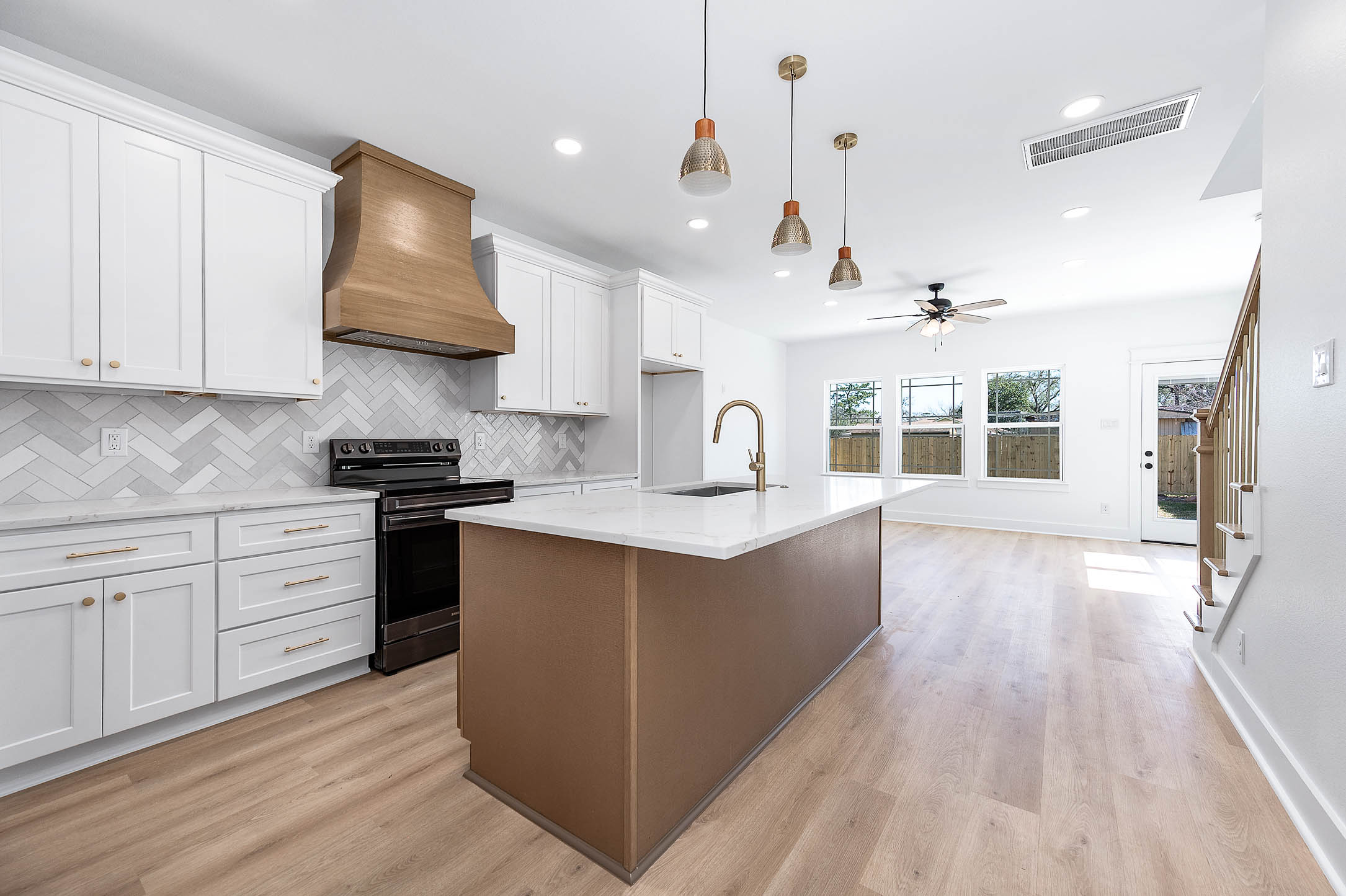Photo 7 of 8598 Hoffman St, Houston, TX 77016