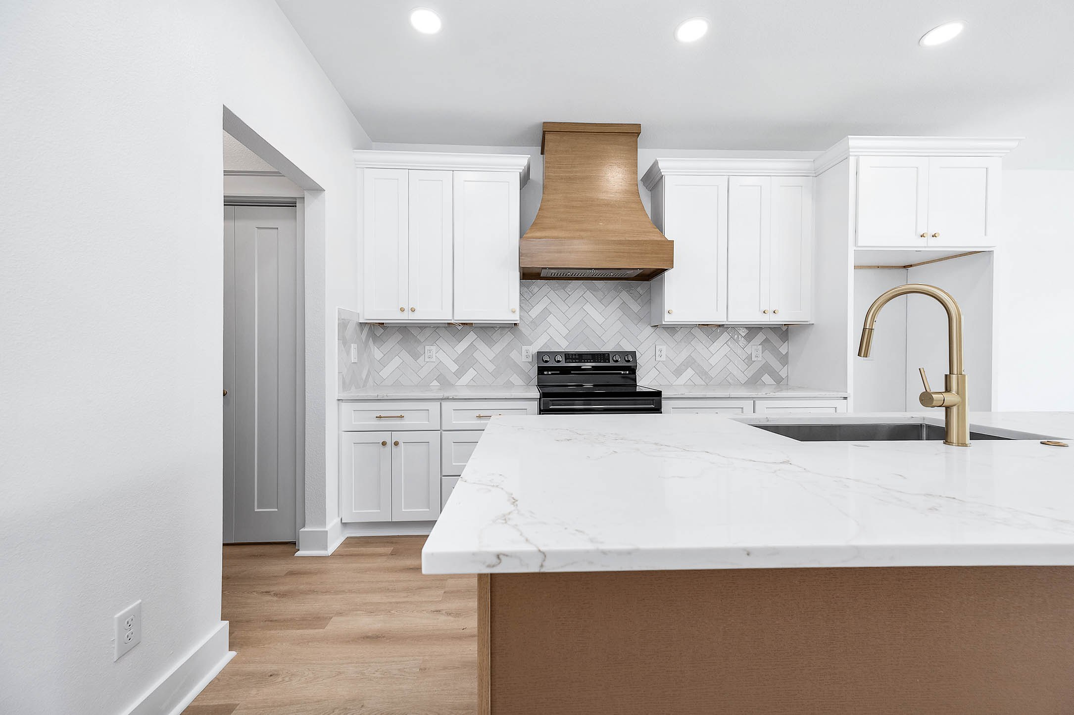 Photo 8 of 8598 Hoffman St, Houston, TX 77016