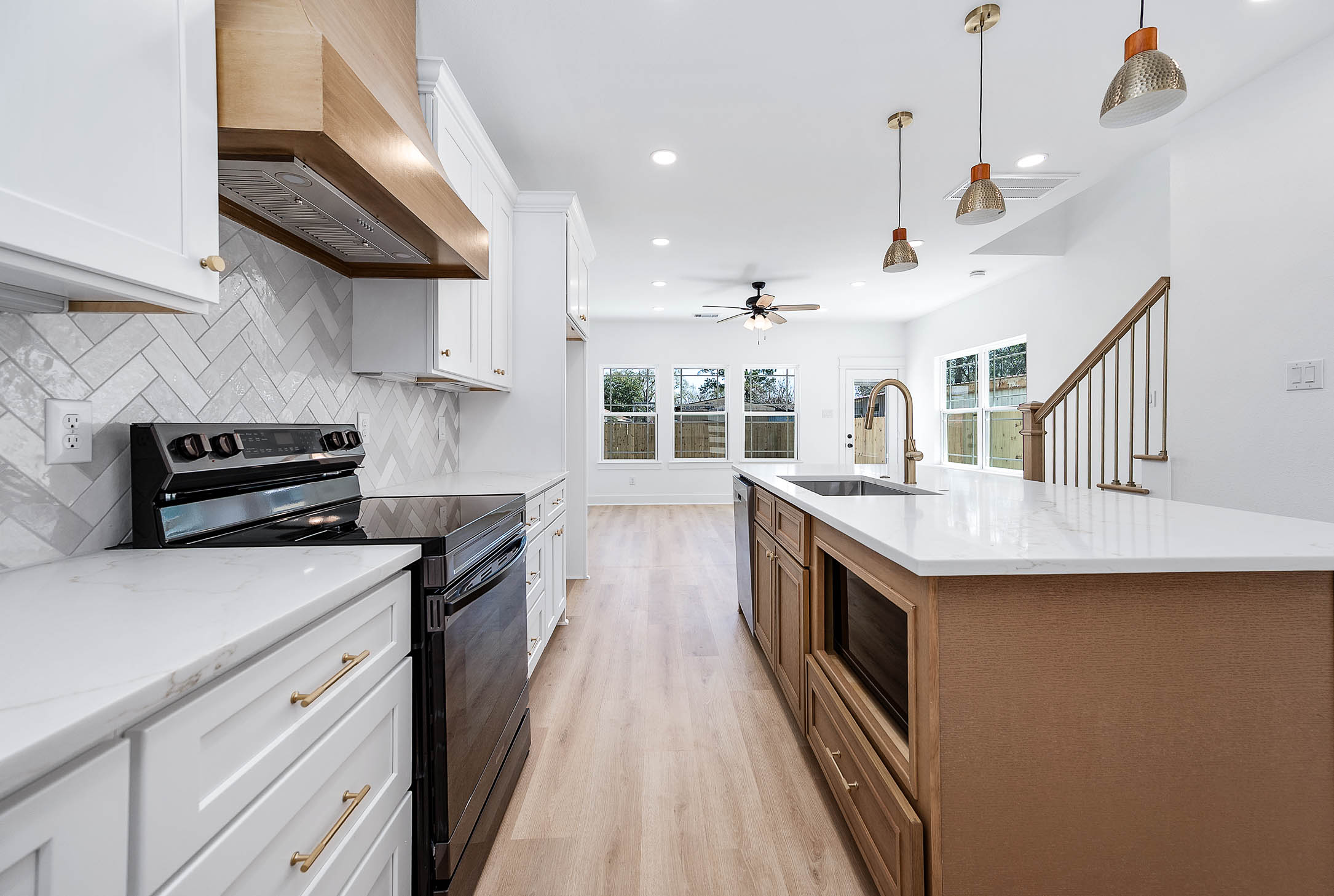 Photo 9 of 8598 Hoffman St, Houston, TX 77016