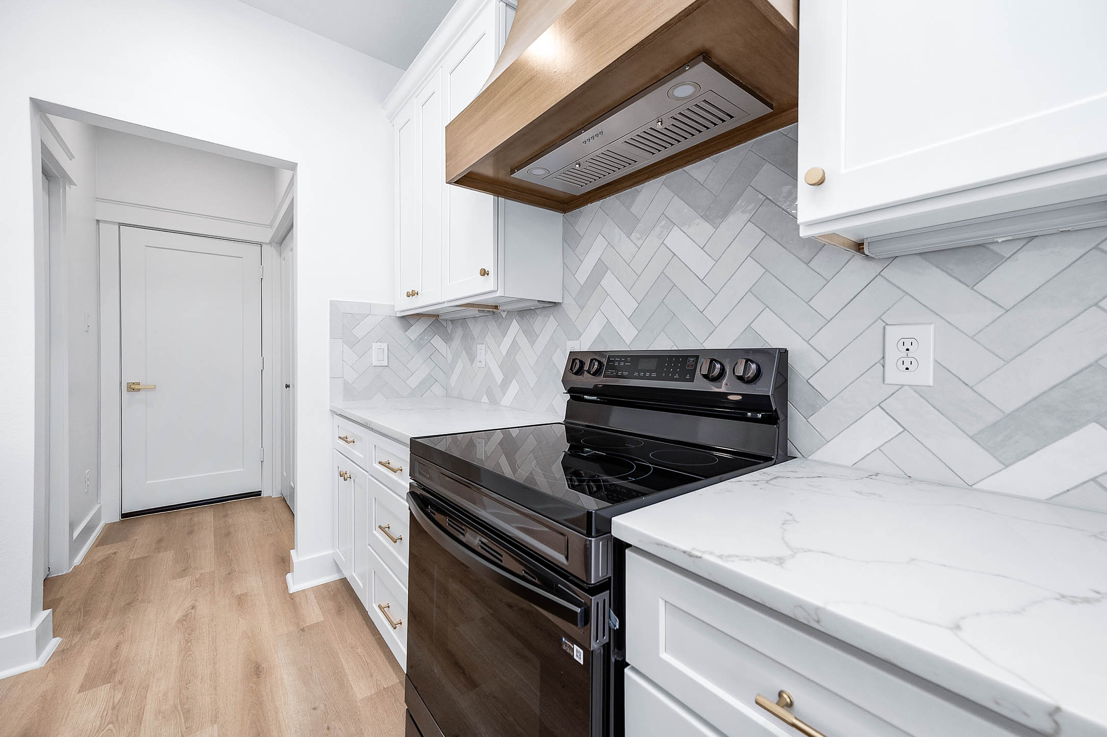 Photo 12 of 8598 Hoffman St, Houston, TX 77016