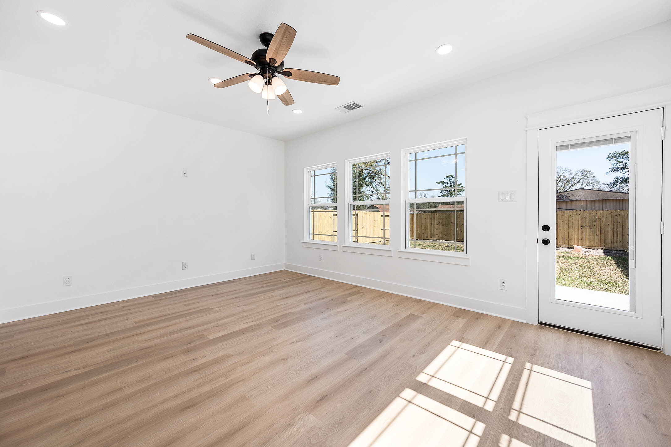 Photo 21 of 8598 Hoffman St, Houston, TX 77016