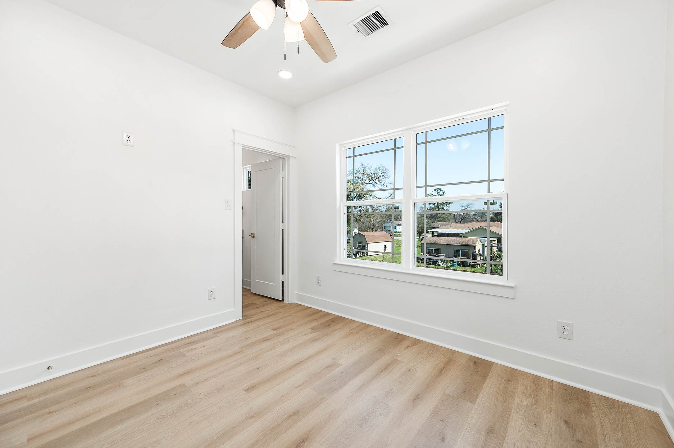 Photo 29 of 8598 Hoffman St, Houston, TX 77016