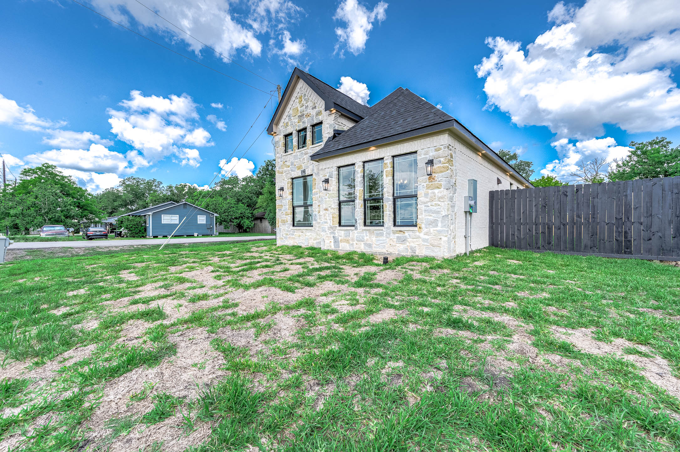 Photo 3 of 8903 Milby St, Needville, TX 77461