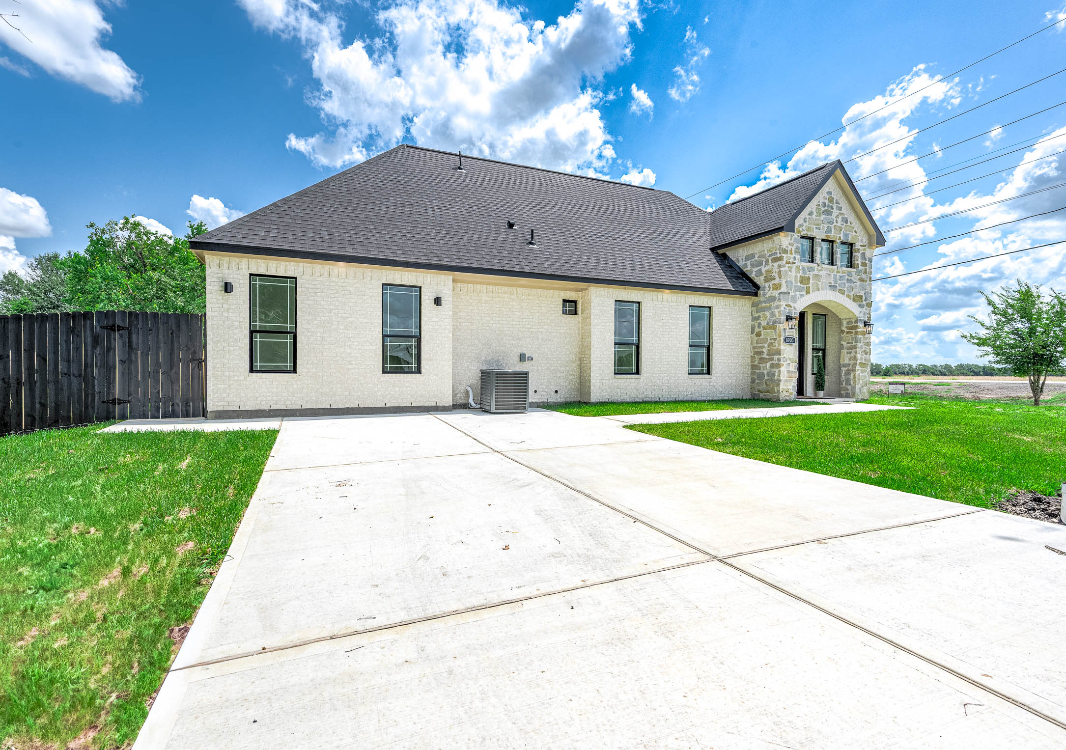 Photo 4 of 8903 Milby St, Needville, TX 77461