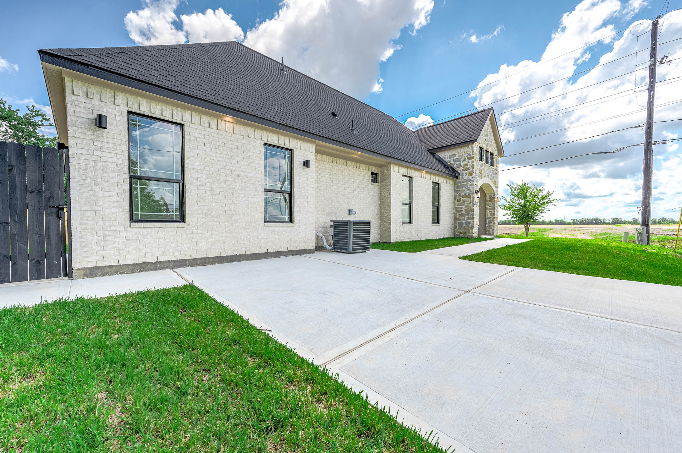 Photo 5 of 8903 Milby St, Needville, TX 77461